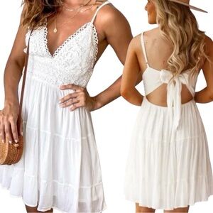 White Vintage-Inspired Back Bow Dress.with Lace Details. Women’s Size Medium.